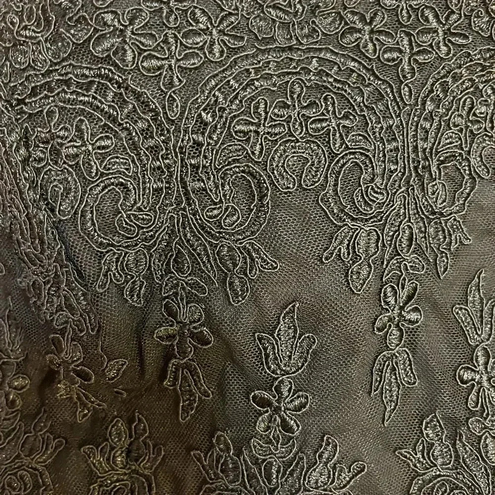 Embroidered corset - Picture 2 of 4